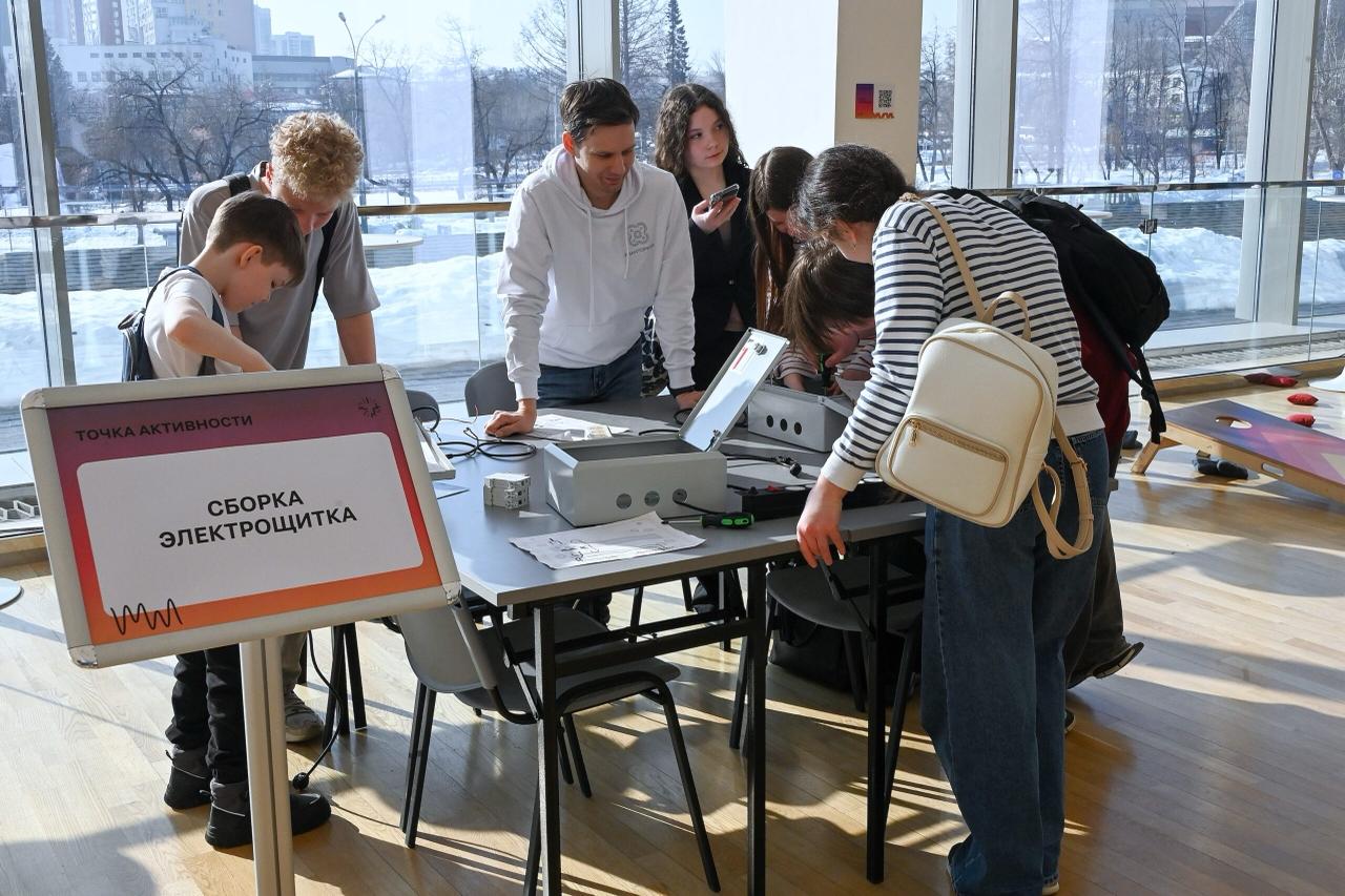 Фестиваль технического креатива «ТехноМарт» объединил на пять дней юные инженерные дарования из разных уголков страны Фестиваль технического креатива «ТехноМарт» объединил на пять дней юные инженерные дарования из разных уголков страны