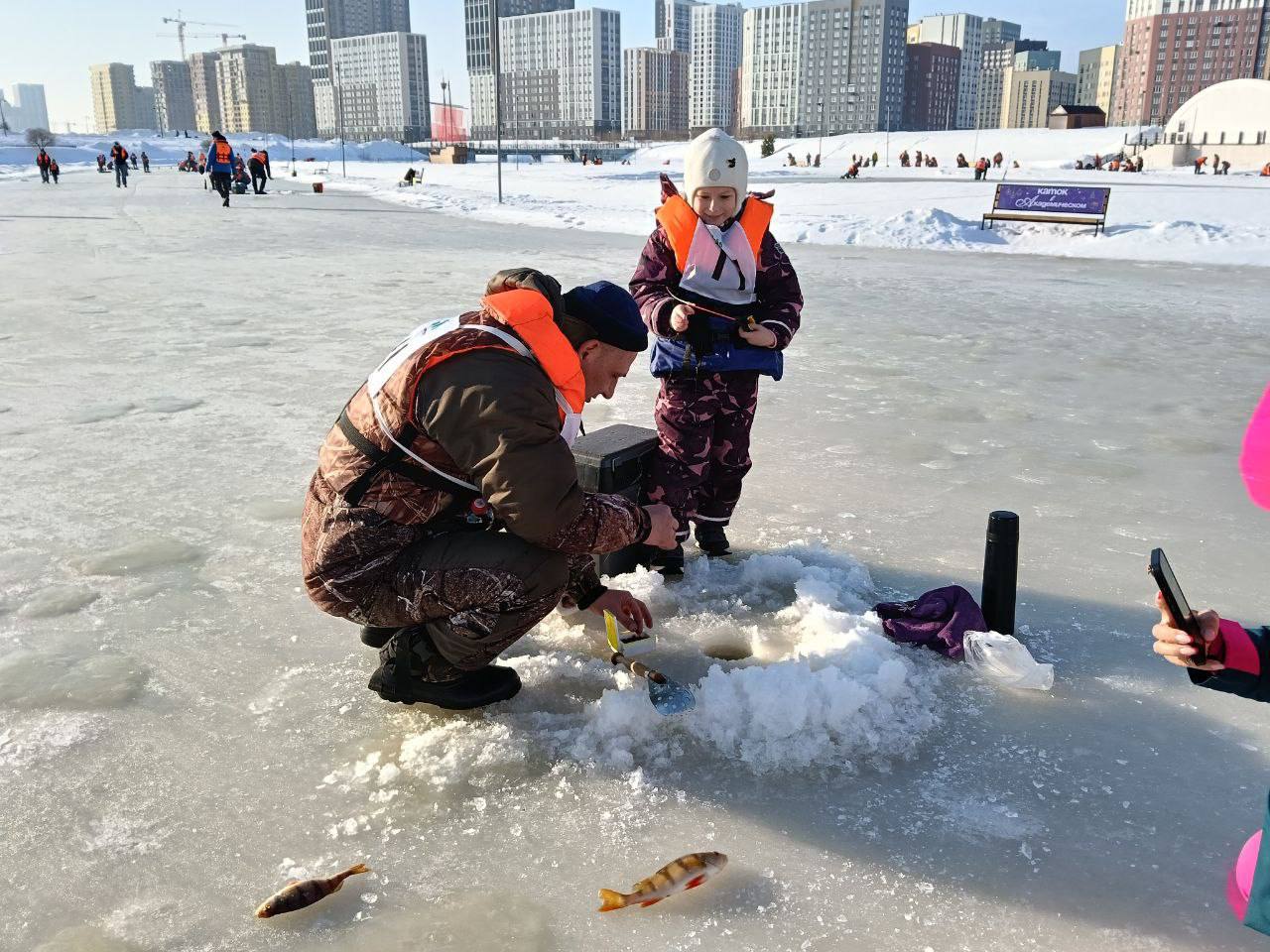 Турнир по зимней рыбалке прошёл в Академическом Турнир по зимней рыбалке прошёл в Академическом