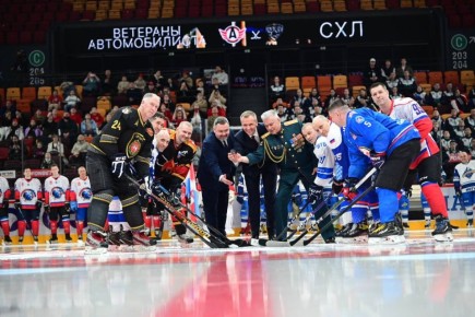В Екатеринбурге состоялось торжественное открытие второго отборочного этапа хоккейного турнира на кубок «Стальной хоккейной лиги» среди ветеранов и участников СВО, боевых действий и локальных конфликтов