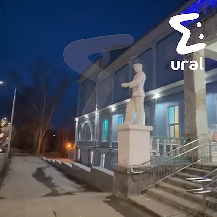 Комик Алексей Щербаков не смог собрать и половины зала на концерте в Алапаевске