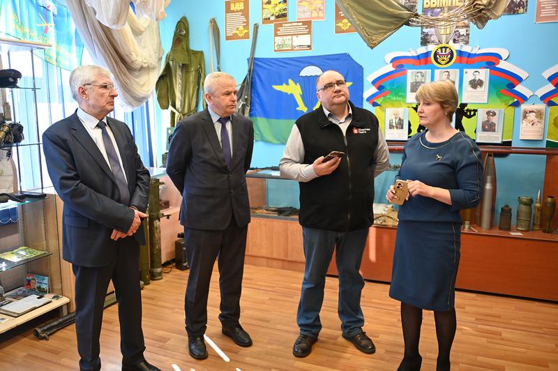 Журналисты «ОГ» вместе с главой Новолялинского МО Сергеем Бондаренко посетили социально важные объекты муниципалитета