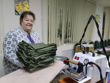 В Екатеринбурге волонтеры шьют и вяжут для участников спецоперации без выходных