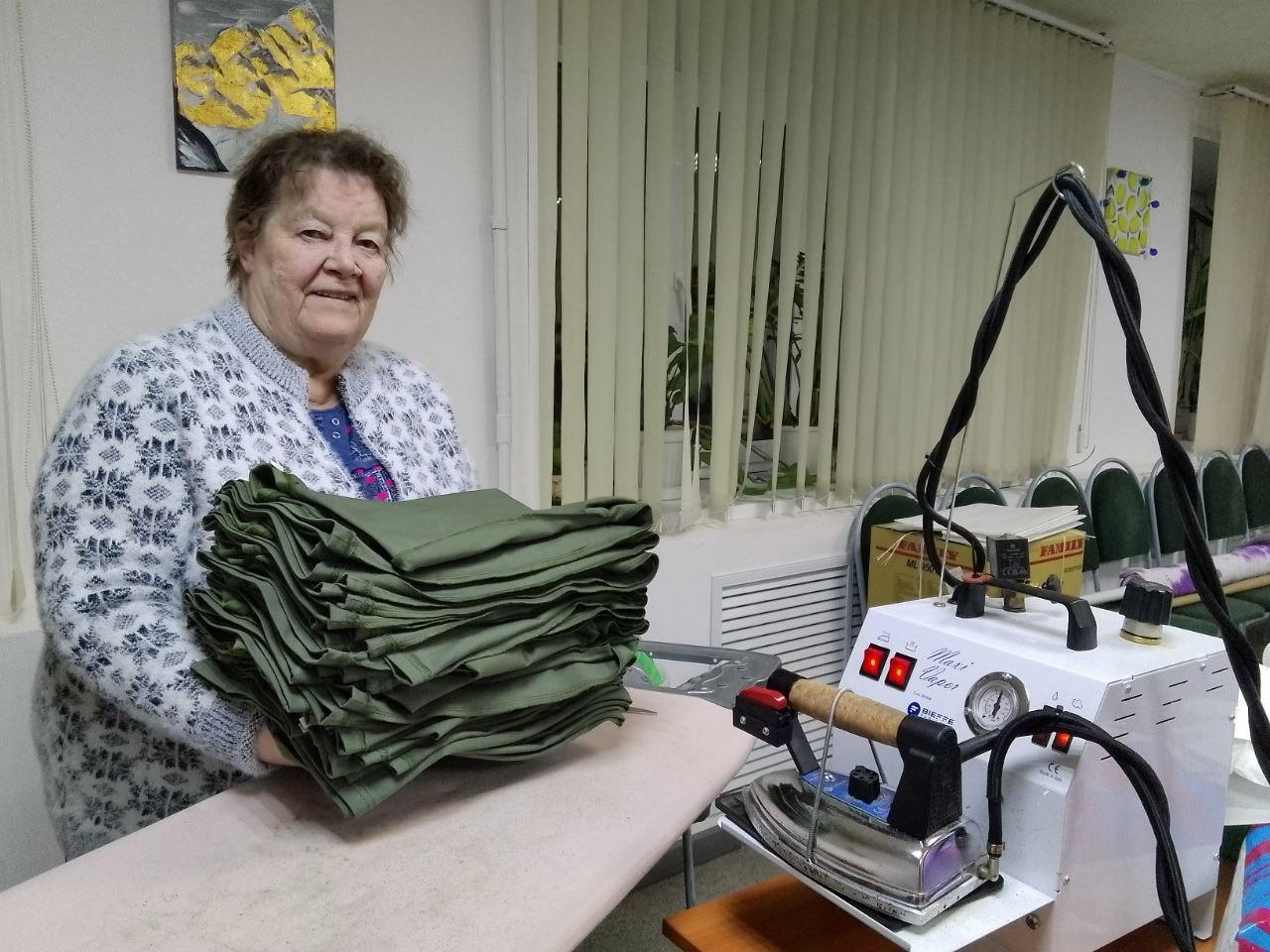 В Екатеринбурге волонтеры шьют и вяжут для участников спецоперации без выходных