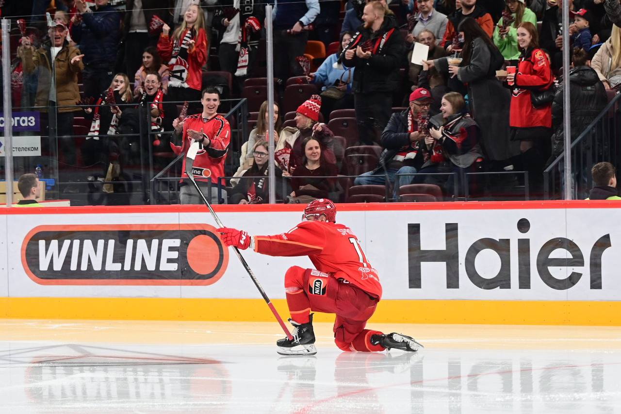 В матче «Автомобилиста» и «Салавата Юлаева» позади два периода, счет – 2:0 в пользу «шоферов»