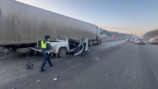 Госавтоинспекция устанавливает обстоятельства ДТП на 10 км ЕКАД в Екатеринбурге