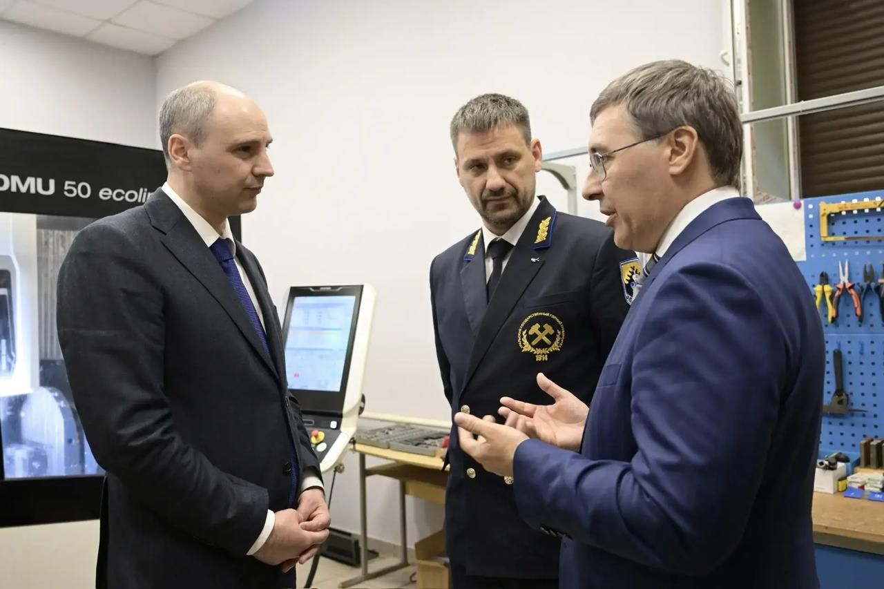 Денис Паслер презентовал Валерию Фалькову перспективные проекты, нацеленные на развитие уральских вузов и подготовку высококвалифицированных кадров Денис Паслер презентовал Валерию Фалькову перспективные проекты, нацеленные на развитие уральских вузов и подготовку высококвалифицированных кадров