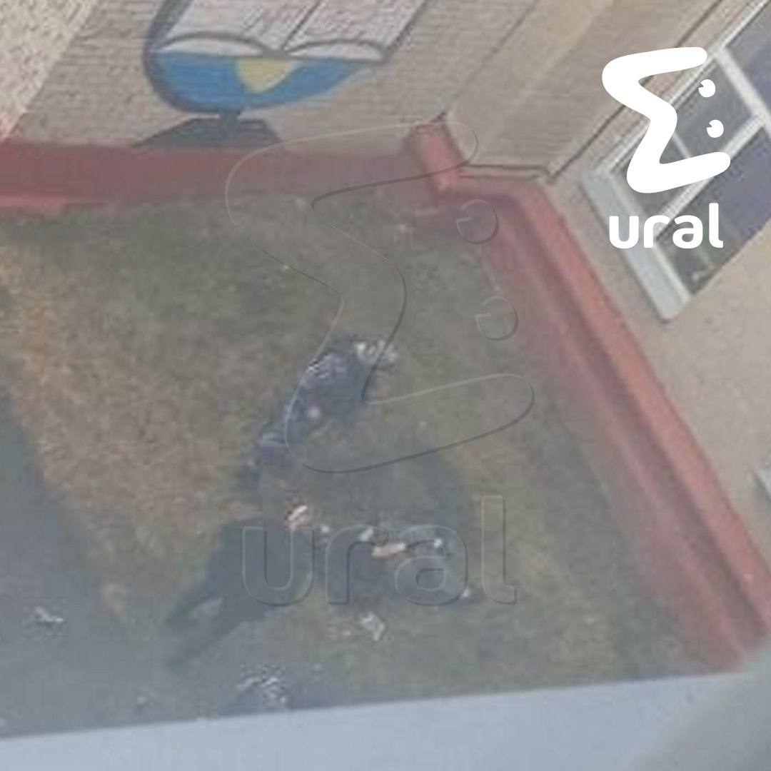 Подросток напал на школу №32 в Челябинске с арбалетом и газовым балончиком Подросток напал на школу №32 в Челябинске с арбалетом и газовым балончиком