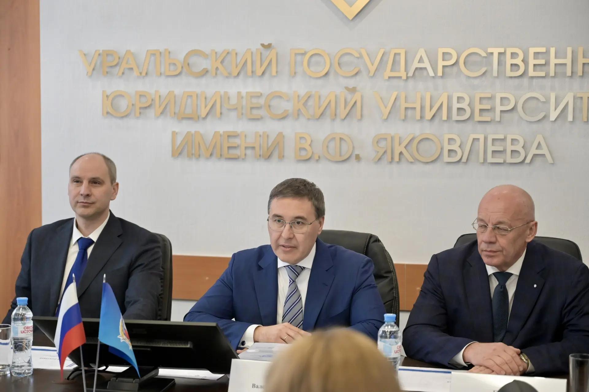 Денис Паслер: Сегодня вместе с министром науки и высшего образования РФ Валерием Николаевичем Фальковым работаем в уральских вузах, в том числе в родном для меня горном университете Денис Паслер: Сегодня вместе с министром науки и высшего образования РФ Валерием Николаевичем Фальковым работаем в уральских вузах, в том числе в родном для меня горном университете