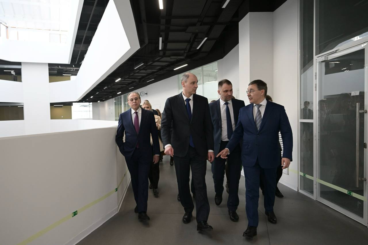 Денис Паслер: На площадке кампуса УрФУ обсудили с Валерием Николаевичем Фальковым, как растет и развивается уральский студенческий город Денис Паслер: На площадке кампуса УрФУ обсудили с Валерием Николаевичем Фальковым, как растет и развивается уральский студенческий город