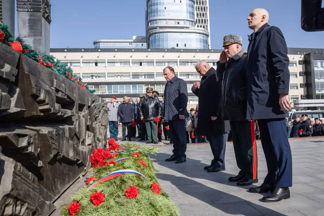 Алексей Орлов: У мемориала «Чёрный тюльпан» прошло торжественное мероприятие в честь 10-летия образования Федеральной службы войск национальной гвардии Российской Федерации и 215-й годовщины войск правопорядка Алексей Орлов: У мемориала «Чёрный тюльпан» прошло торжественное мероприятие в честь 10-летия образования Федеральной службы войск национальной гвардии Российской Федерации и 215-й годовщины войск правопорядка