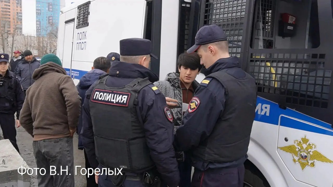 85 мигрантов выдворили из Екатеринбурга после рейда 85 мигрантов выдворили из Екатеринбурга после рейда