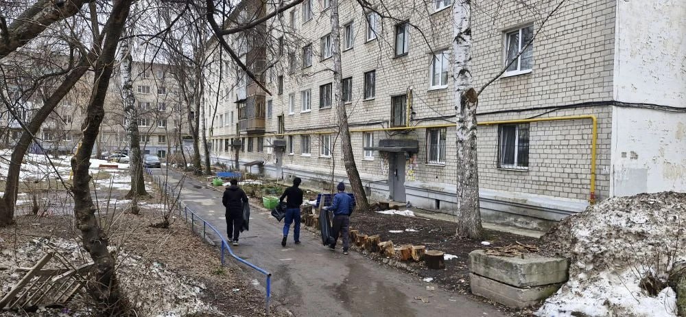 С наступлением теплых весенних дней в Екатеринбурге проходят мероприятия по уборке дворовых территорий