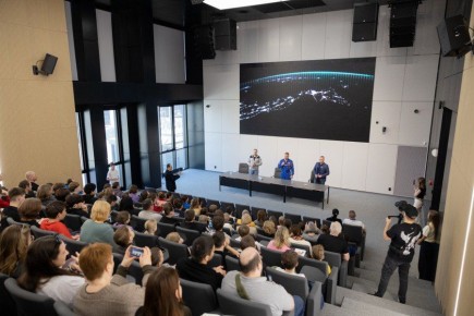 Герой России Сергей Прокопьев открыл Неделю космоса и встретился со свердловской молодежью