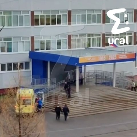 Второгодник зарезал учительницу на крыльце школы в Добрянке в Пермском крае