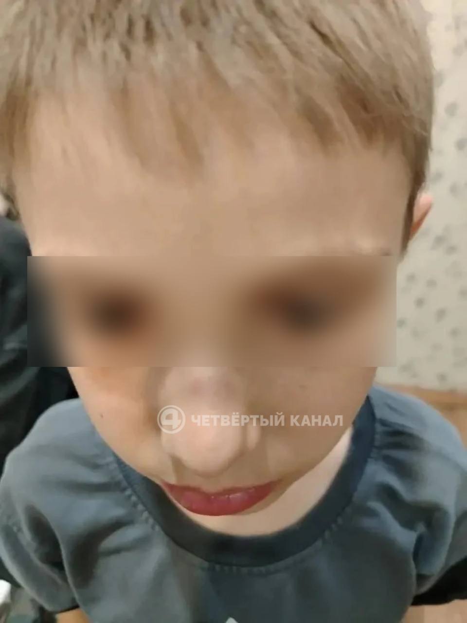 «Получил по лицу за отказ сидеть с младшими»: уралец пытается вернуть сыновей, которых может избивать их отчим