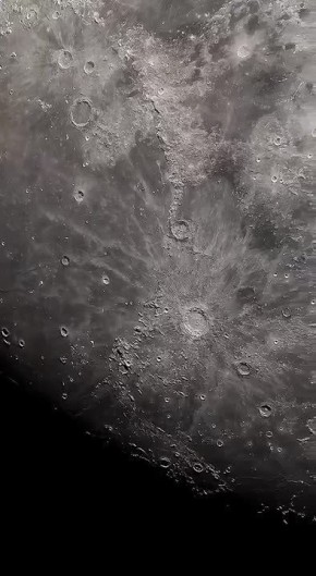 Первые фото Земли с обратной стороны Луны