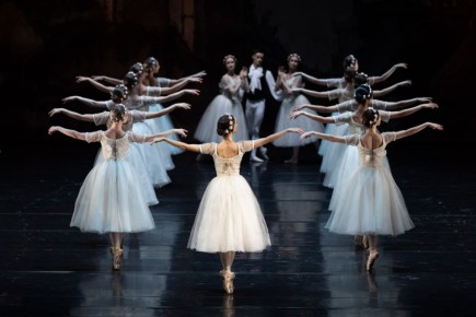 Уральские таможенники традиционно оформляют декорации и костюмы для гастролей артистов за рубежом