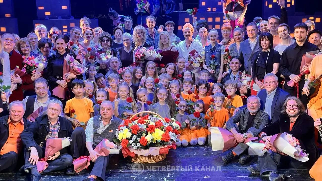 Премьера рок-мюзикла «Время не ждёт» по песням группы «Чайф» состоялась в Екатеринбурге Премьера рок-мюзикла «Время не ждёт» по песням группы «Чайф» состоялась в Екатеринбурге