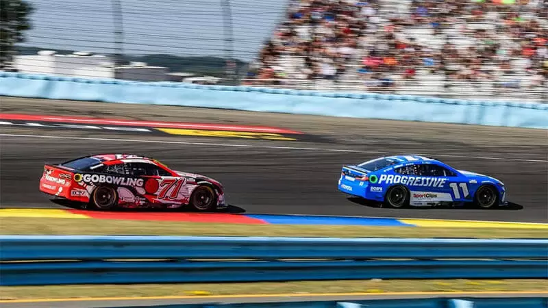 Суд ограничил действия Криса Габехарта по иску Joe Gibbs Racing