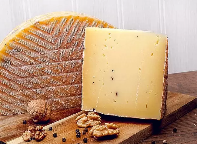 Путешествие по миру сыра: от классики до удивительных новинок