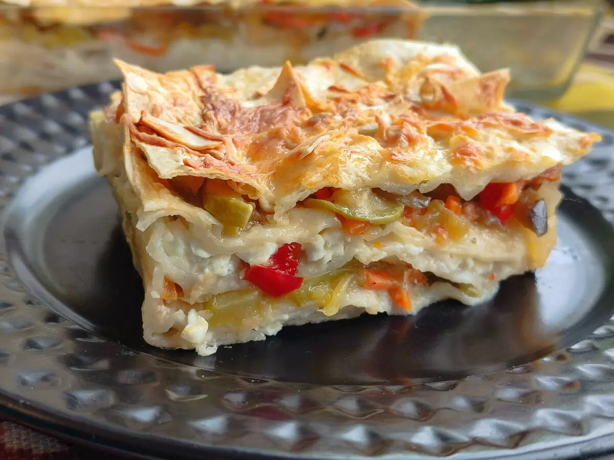 Удивительная ачма: как создать многослойный пирог с овощами и сыром