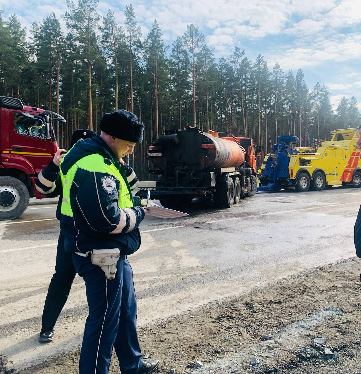 Госавтоинспекция Свердловской области отработала взаимодействие с экстренными службами в ходе учений по ликвидации последствий массового ДТП на строящейся трассе М-12 «Екатеринбург - Тюмень» Госавтоинспекция Свердловской области отработала взаимодействие с экстренными службами в ходе учений по ликвидации последствий массового ДТП на строящейся трассе М-12 «Екатеринбург - Тюмень»