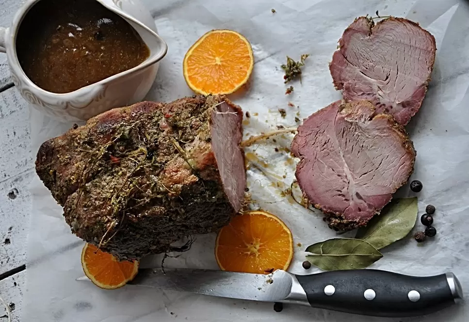 Как запечь свиную шею с апельсовым соком и чили: секреты восхитительного блюда