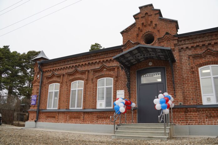 Губернатор Свердловской области Денис Паслер сообщил о завершении ремонта амбулатории Сысертской центральной районной больницы в селе Никольском