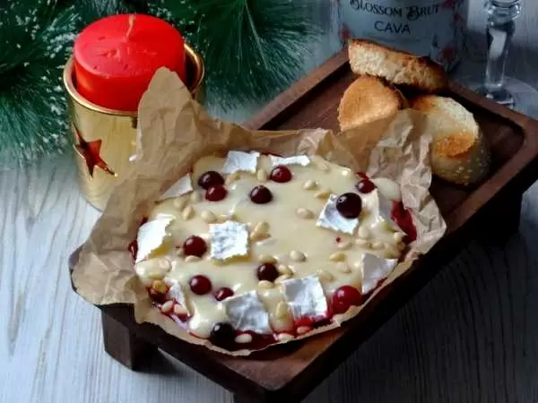 Камамбер с ягодной изюминкой: идеальная закуска для гурманов