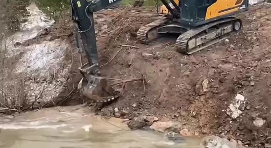 Губернатор Свердловской области Денис Паслер рассказал о ходе работ по восстановлению моста у поселка Перескачка под Первоуральском