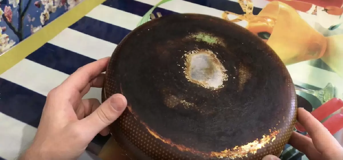 Эффективный метод "2 стакана" для очистки посуды: просто, быстро, надежно