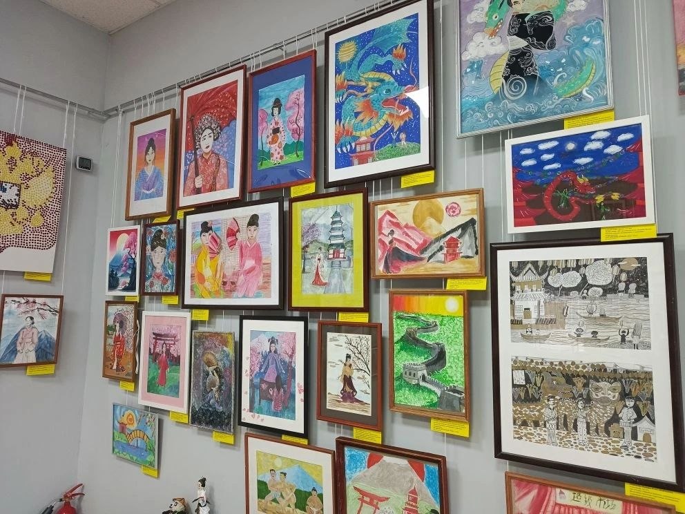 В Нижнетагильском музее изобразительных искусств в выставочных залах открылась ежегодная городская выставка детского художественного творчества В Нижнетагильском музее изобразительных искусств в выставочных залах открылась ежегодная городская выставка детского художественного творчества