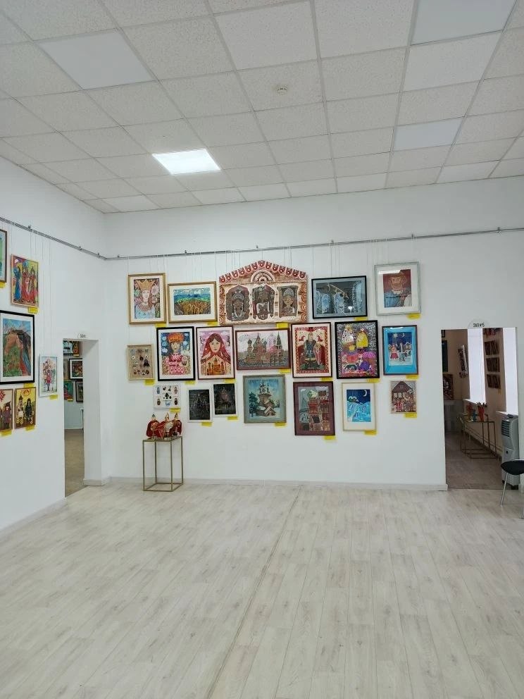 В Нижнетагильском музее изобразительных искусств в выставочных залах открылась ежегодная городская выставка детского художественного творчества В Нижнетагильском музее изобразительных искусств в выставочных залах открылась ежегодная городская выставка детского художественного творчества