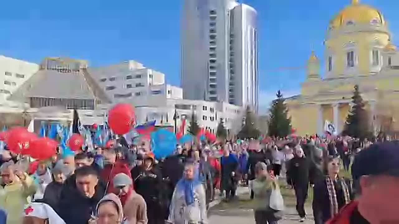 «Все плохое сгорит»: митрополит Евгений рассказал о силе Благодатного огня Тысячи православных уральцев приняли участие в Крестном ходе — от Свято-Троицкого кафедрального собора до Храма на Крови. Движение по центральным...