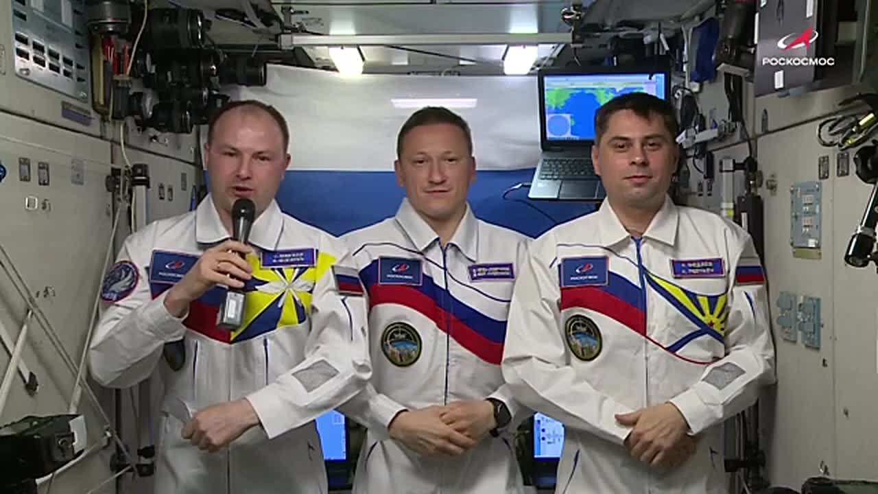 Поздравление с орбиты Земли отправили в честь Дня космонавтики