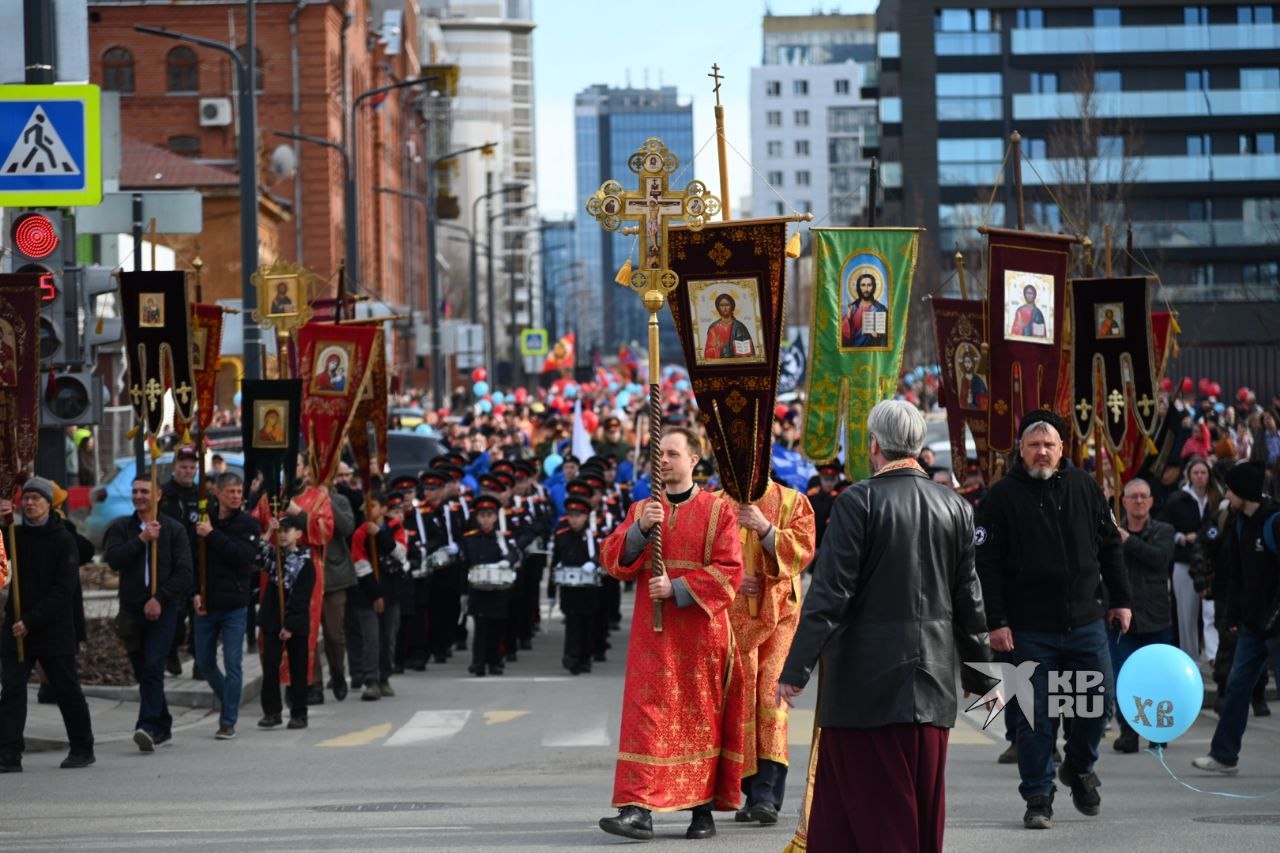 А вот так прошел Крестный ход в Екатеринбурге в этом году! А вот так прошел Крестный ход в Екатеринбурге в этом году!