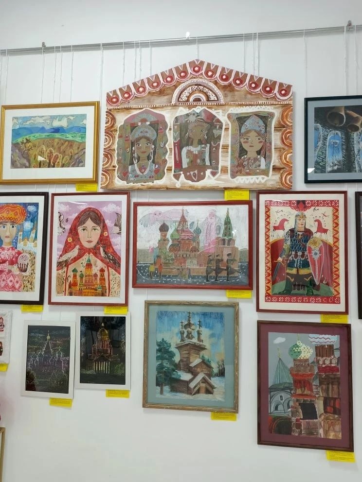 В Нижнетагильском музее изобразительных искусств в выставочных залах открылась ежегодная городская выставка детского художественного творчества В Нижнетагильском музее изобразительных искусств в выставочных залах открылась ежегодная городская выставка детского художественного творчества