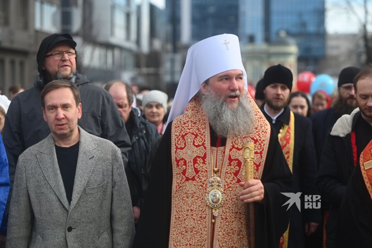А вот так прошел Крестный ход в Екатеринбурге в этом году! А вот так прошел Крестный ход в Екатеринбурге в этом году!
