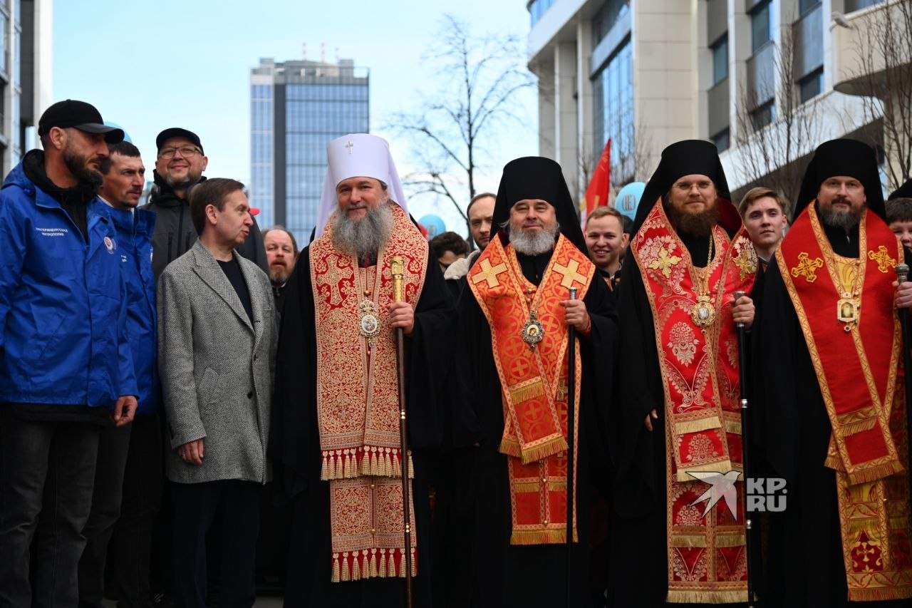 А вот так прошел Крестный ход в Екатеринбурге в этом году! А вот так прошел Крестный ход в Екатеринбурге в этом году!