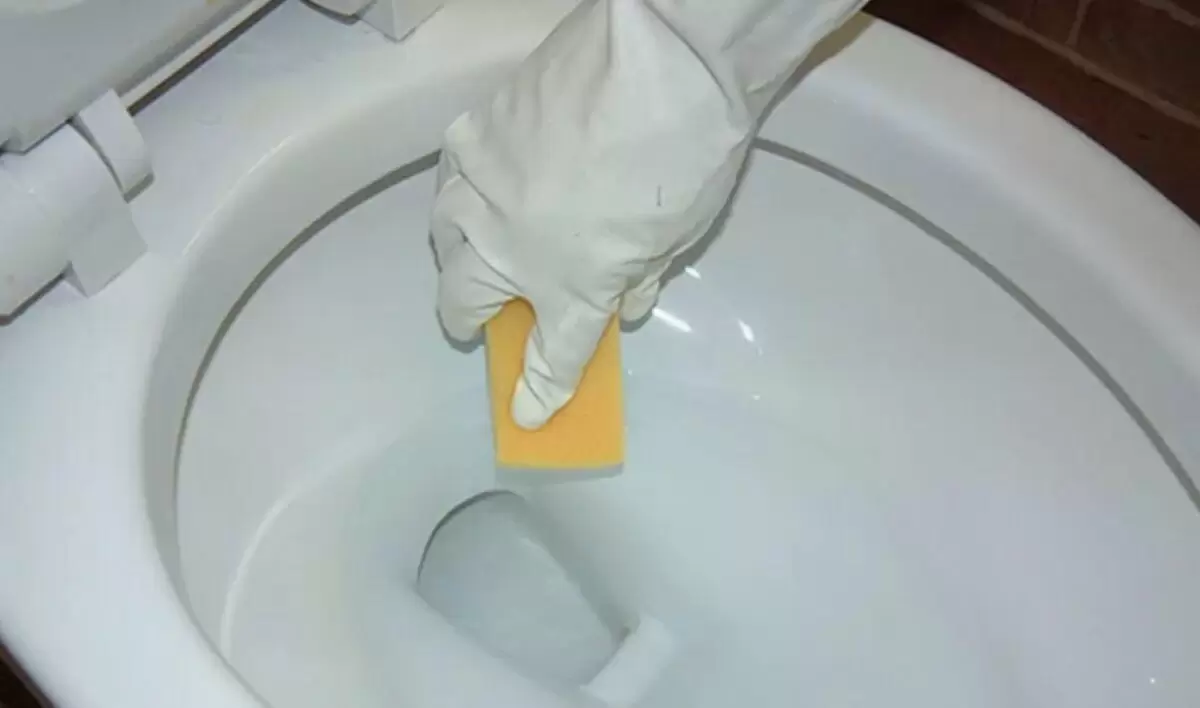 Эффективные методы борьбы с налетом на вашем унитазе