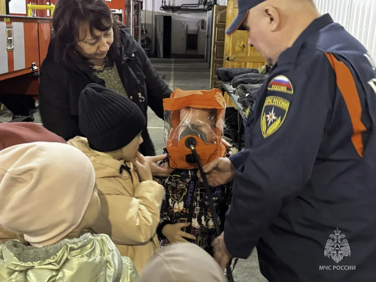 Там, где рождается мечта. В Алапаевске воспитанники детского сада №35 посетили 76 пожарноспасательную часть Там, где рождается мечта. В Алапаевске воспитанники детского сада №35 посетили 76 пожарноспасательную часть