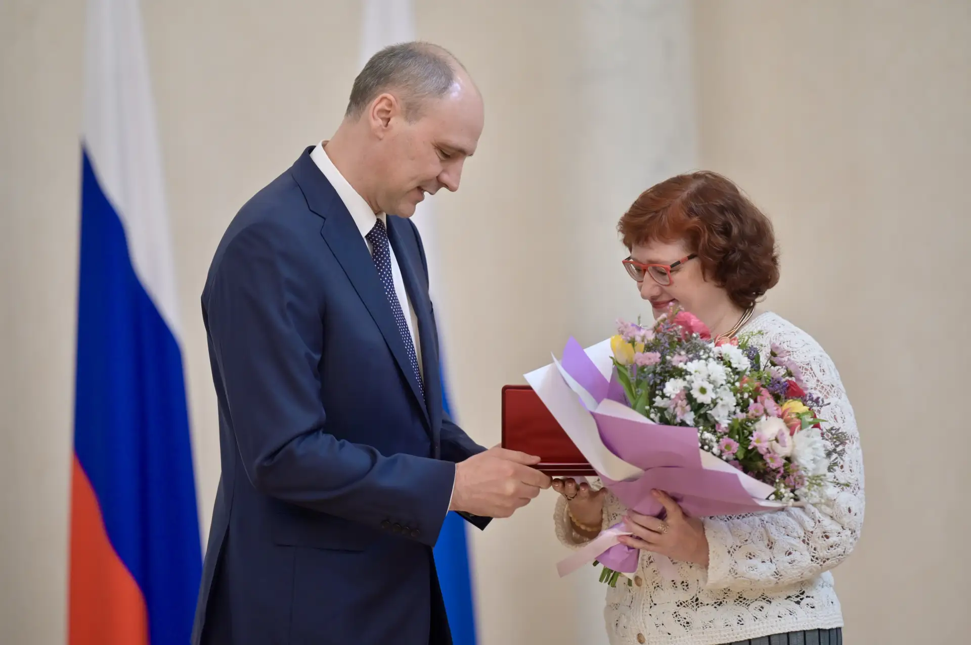 Денис Паслер вручил выдающимся свердловчанам государственные награды за неравнодушие и вклад в развитие Среднего Урала Денис Паслер вручил выдающимся свердловчанам государственные награды за неравнодушие и вклад в развитие Среднего Урала