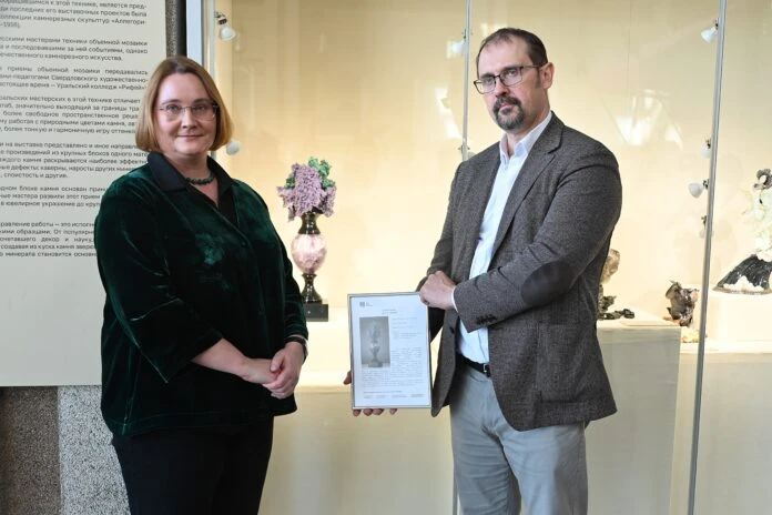 К юбилею в подарок – шикарный «Букет сирени»: проект «Легенды камня» в столице Урала завершается ярким сюрпризом