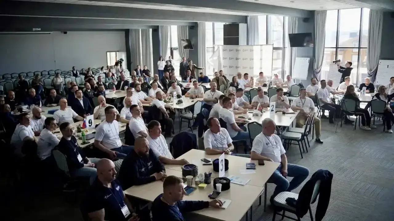 Денис Паслер поприветствовал участников межрегиональной встречи финалистов кадровых программ «Управленческие кадры Урала» и «Герои Южного Урала» Денис Паслер поприветствовал участников межрегиональной встречи финалистов кадровых программ «Управленческие кадры Урала» и «Герои Южного Урала»