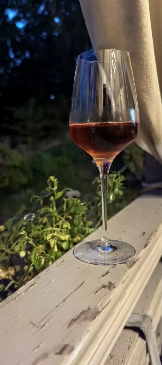 История розового шампанского: от французских традиций до русского вина