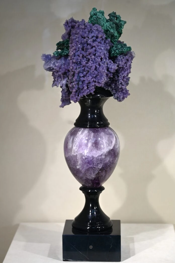 К юбилею в подарок – шикарный «Букет сирени»: проект «Легенды камня» в столице Урала завершается ярким сюрпризом К юбилею в подарок – шикарный «Букет сирени»: проект «Легенды камня» в столице Урала завершается ярким сюрпризом