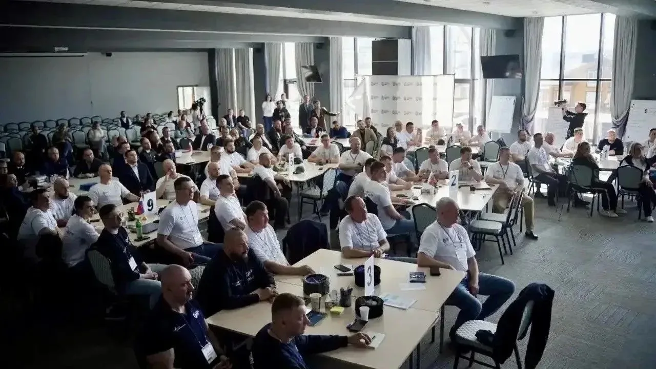 Денис Паслер поприветствовал участников встречи финалистов кадровых программ «Управленческие кадры Урала» и «Герои Южного Урала»