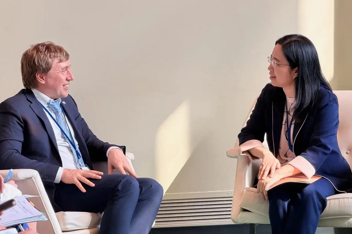 На полях форума ЭКОСОС провели первые двусторонние встречи