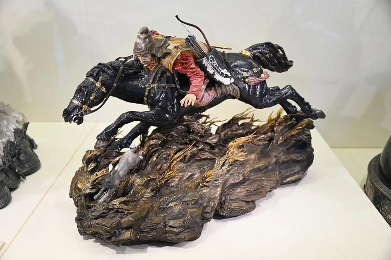 К юбилею в подарок – шикарный «Букет сирени»: проект «Легенды камня» в столице Урала завершается ярким сюрпризом К юбилею в подарок – шикарный «Букет сирени»: проект «Легенды камня» в столице Урала завершается ярким сюрпризом