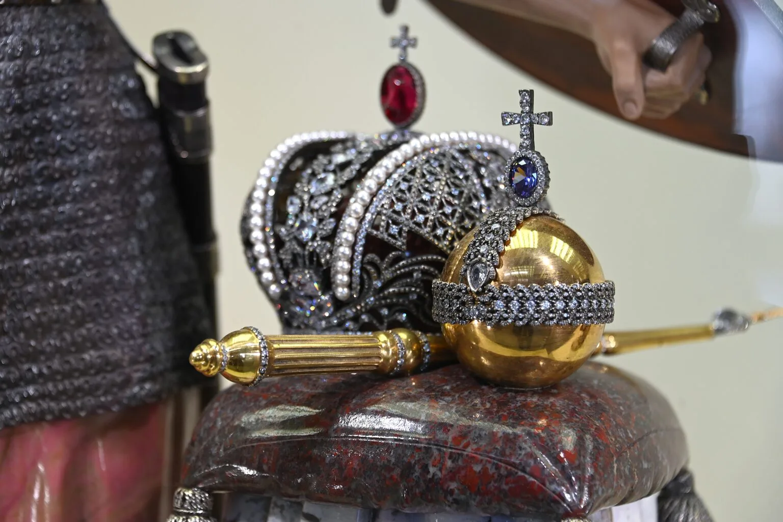 К юбилею в подарок – шикарный «Букет сирени»: проект «Легенды камня» в столице Урала завершается ярким сюрпризом К юбилею в подарок – шикарный «Букет сирени»: проект «Легенды камня» в столице Урала завершается ярким сюрпризом